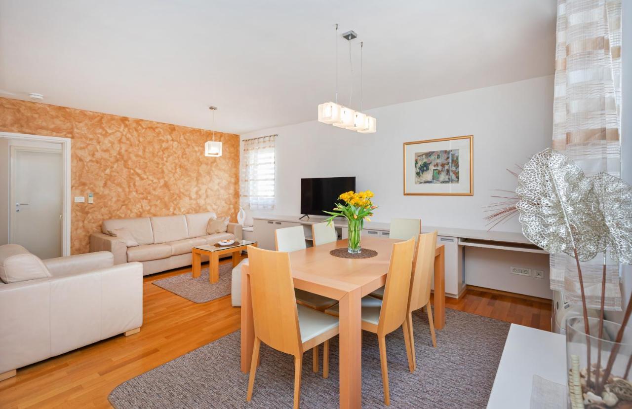 Comfortable Apartment Laura Lapad With Garage Дубровник Екстер'єр фото