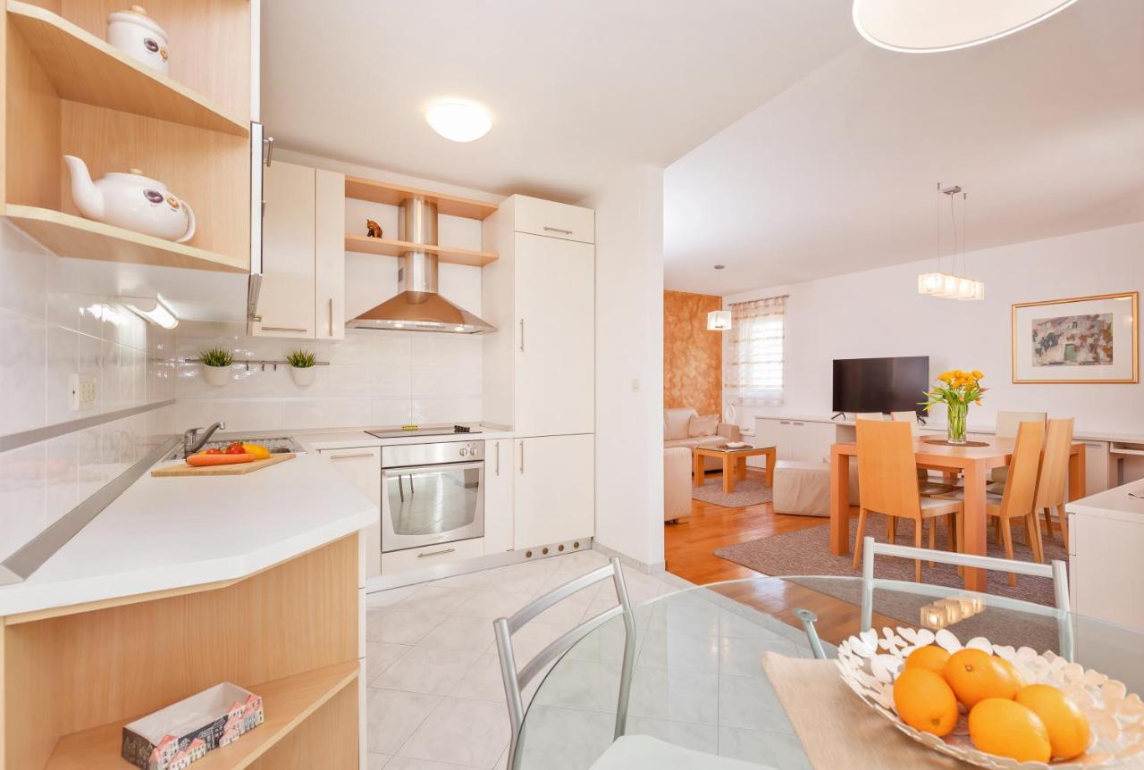 Comfortable Apartment Laura Lapad With Garage Дубровник Екстер'єр фото