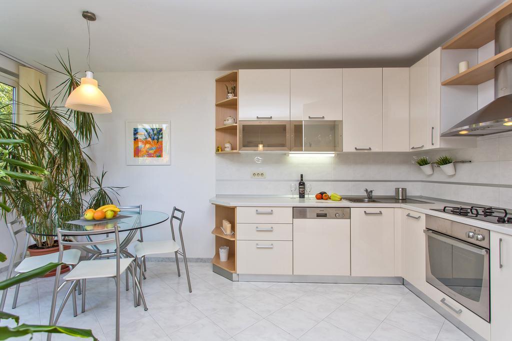 Comfortable Apartment Laura Lapad With Garage Дубровник Екстер'єр фото